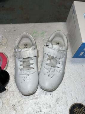 Sport White Hook and Loop Sneakers Size 28